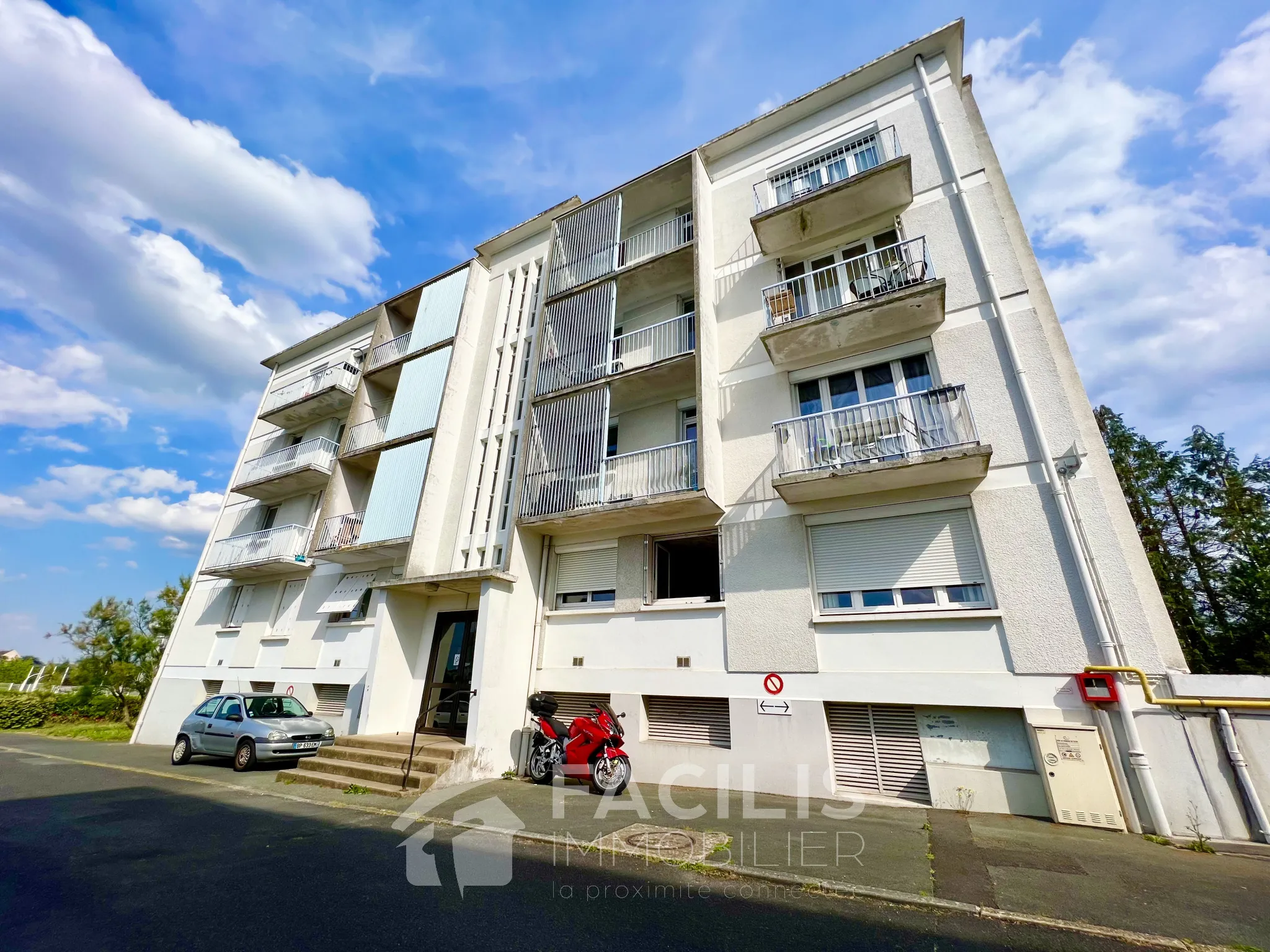 Appartement T2 à Poitiers avec Balcon et Place de Parking 