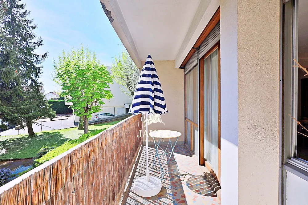 Vente Appartement 69 m² à Clermont-Ferrand avec Balcon et Garage 