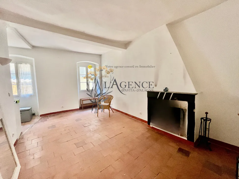 À vendre: Appartement 3 pièces au centre historique de L'Ile Rousse 