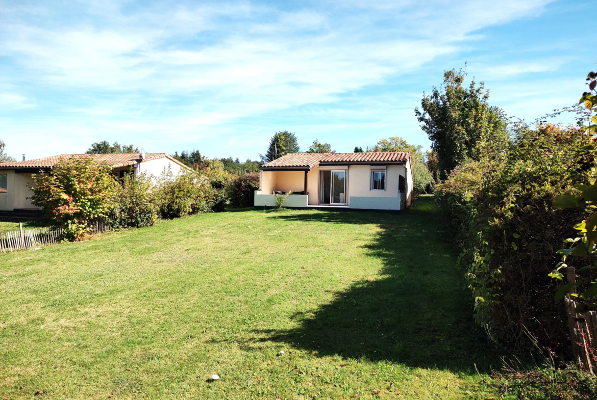 À vendre : Joli plain-pied dans le village vacances Le Chat à Ecuras 