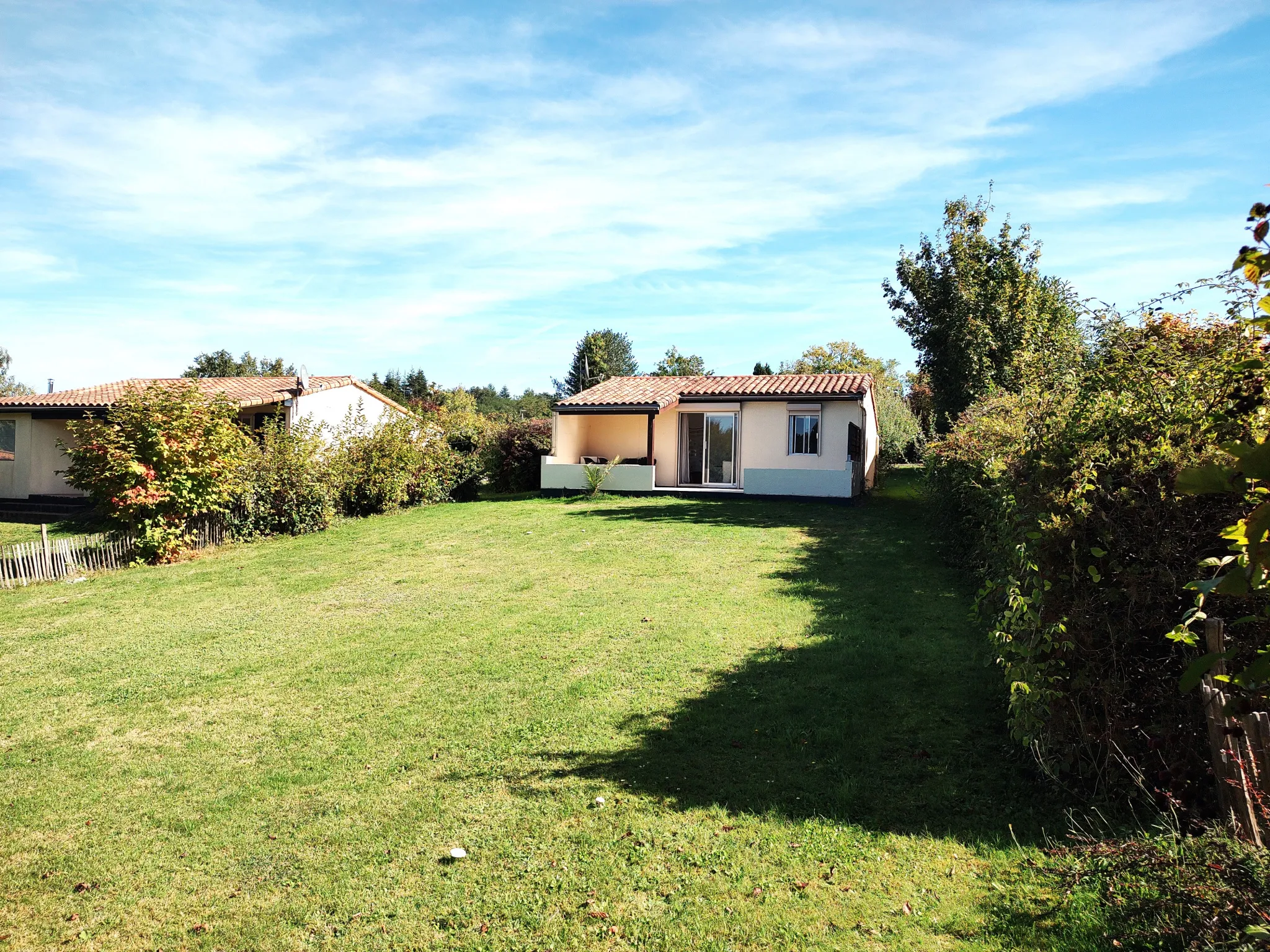 À vendre : Joli plain-pied dans le village vacances Le Chat à Ecuras 