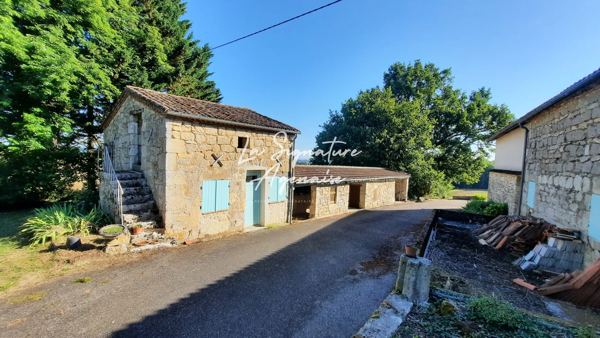 Maison en pierre à Prayssas avec dépendances et belle vue 