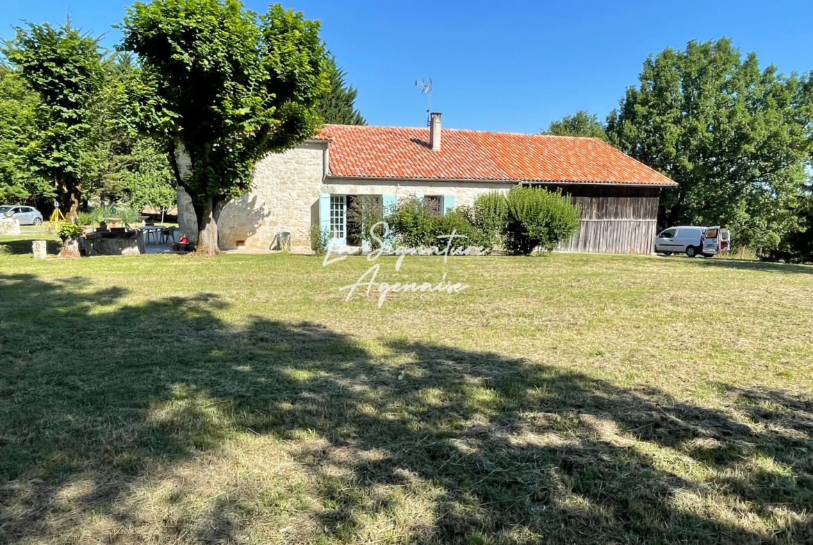 Maison en pierre à Prayssas avec dépendances et belle vue 