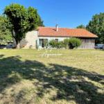 Maison en pierre à Prayssas avec dépendances et belle vue