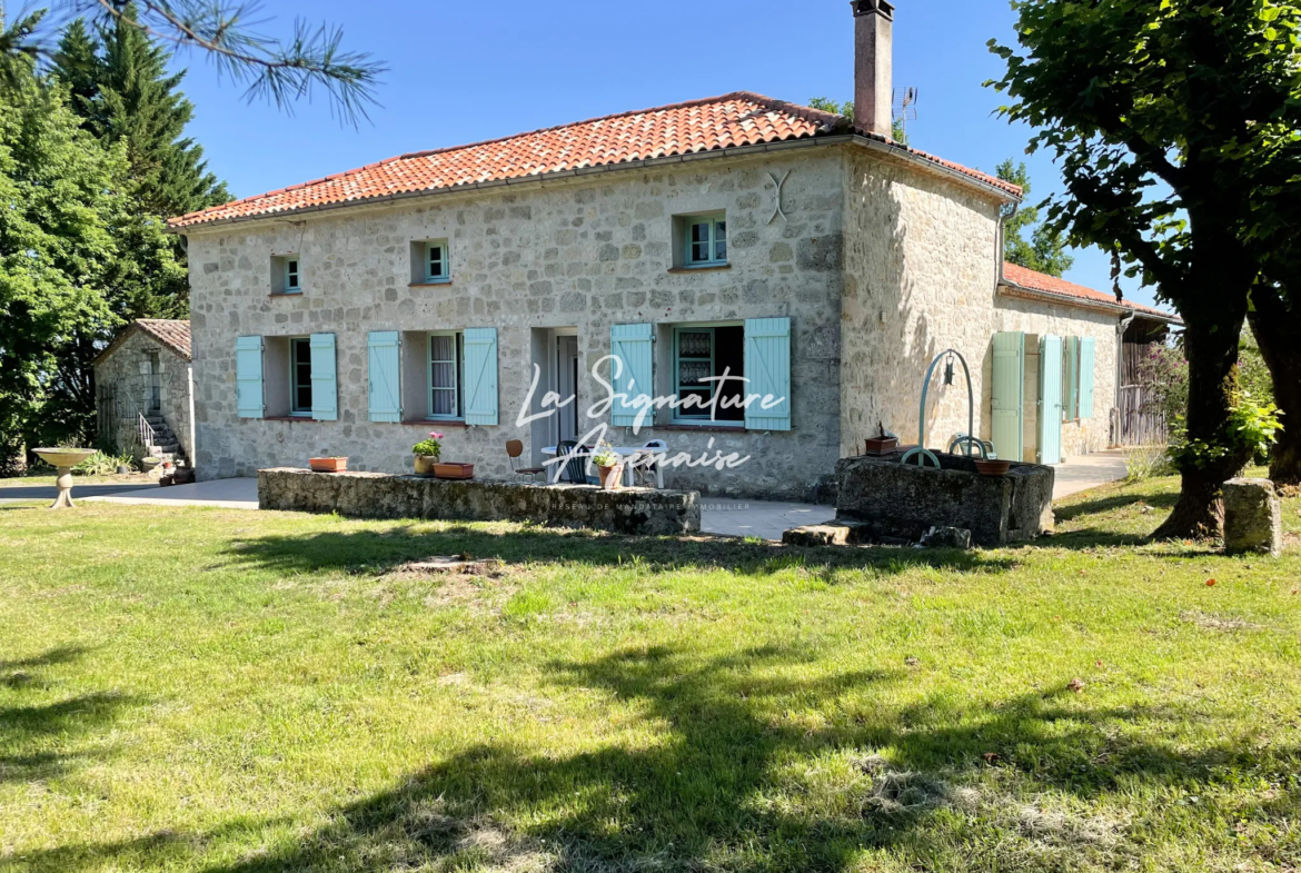 Maison en pierre à Prayssas avec dépendances et belle vue 