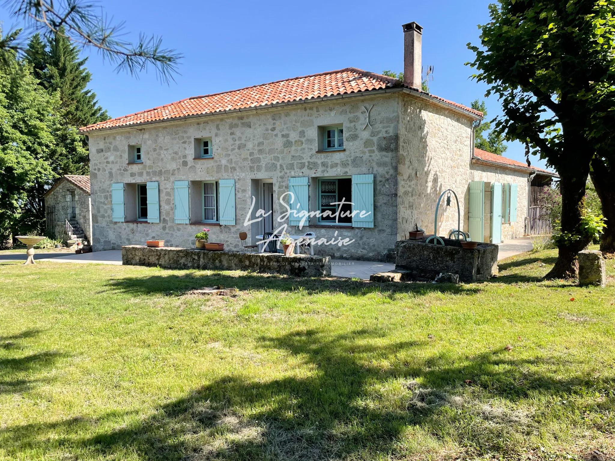 Maison en pierre à Prayssas avec dépendances et belle vue 