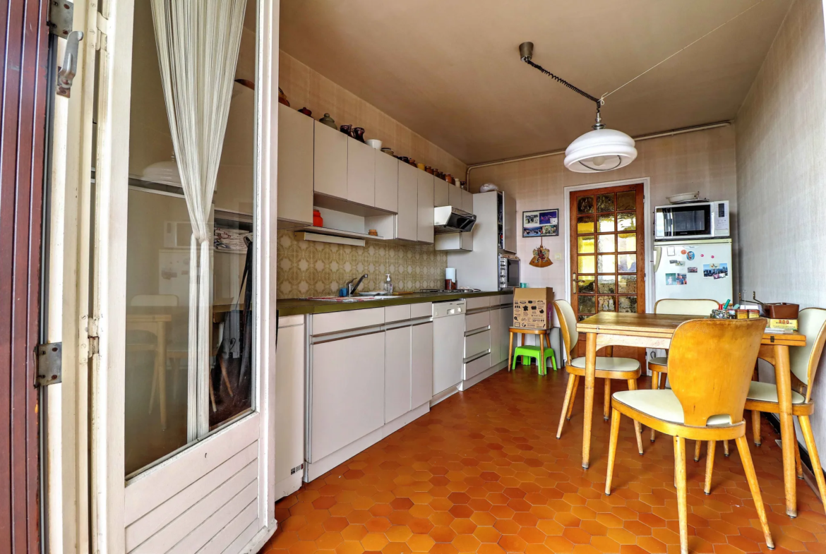 Bel appartement ancien à vendre à Valence, 4 chambres, 118,97 m² 