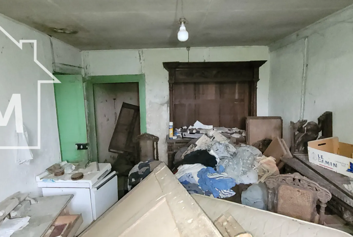 Maison de deux pièces à réhabiliter à Orsennes 