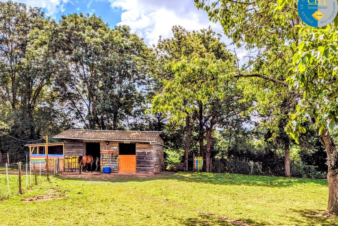 À Guer, maison 4 chambres avec terrain de 6331 m² 