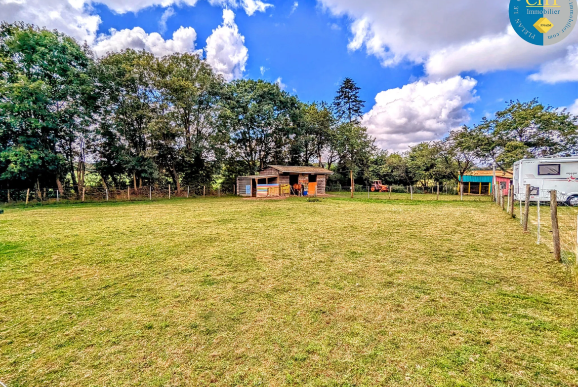 À Guer, maison 4 chambres avec terrain de 6331 m² 