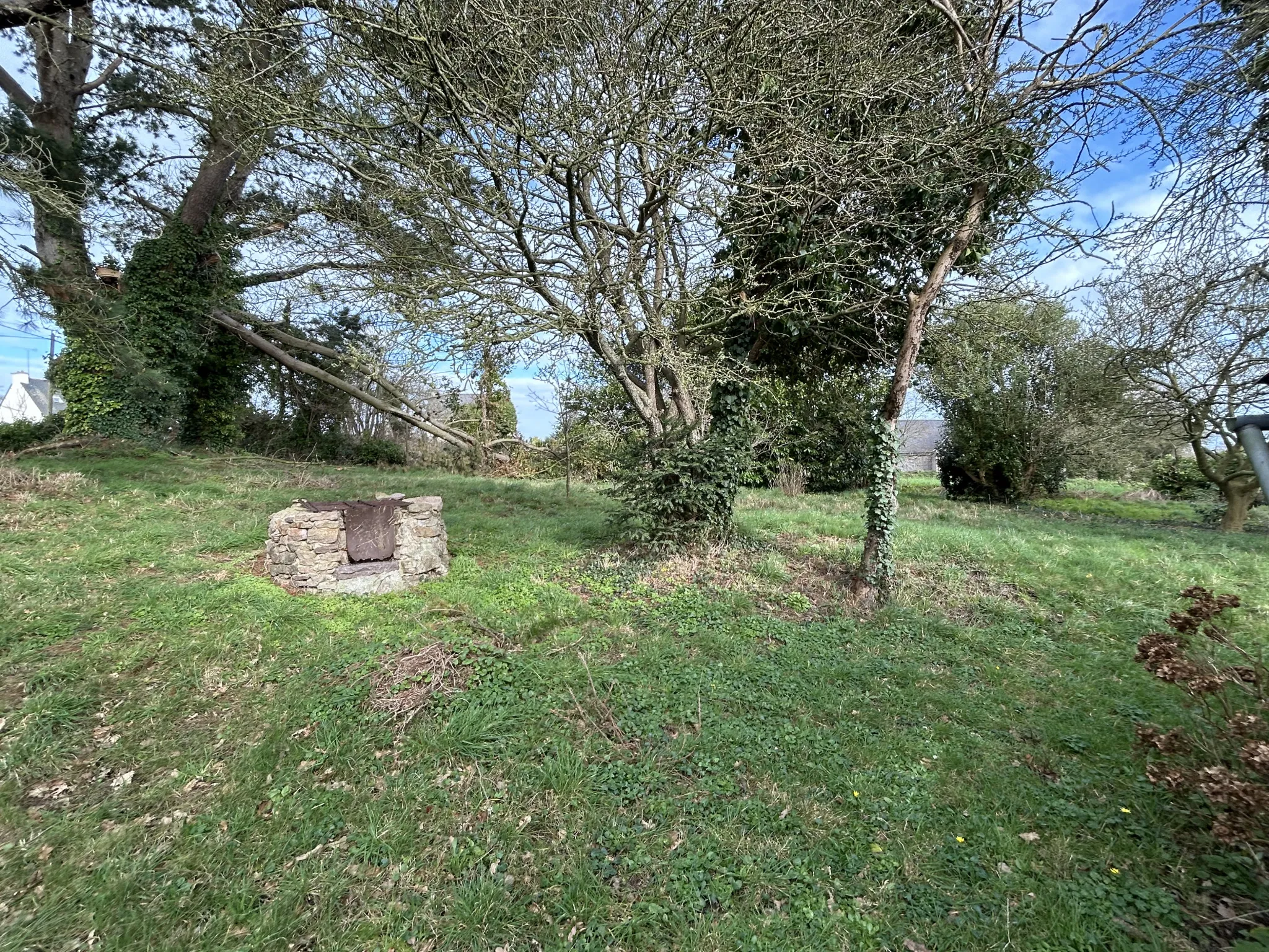 À VENDRE : Maison en pierres à Plouézec, proche de la mer 