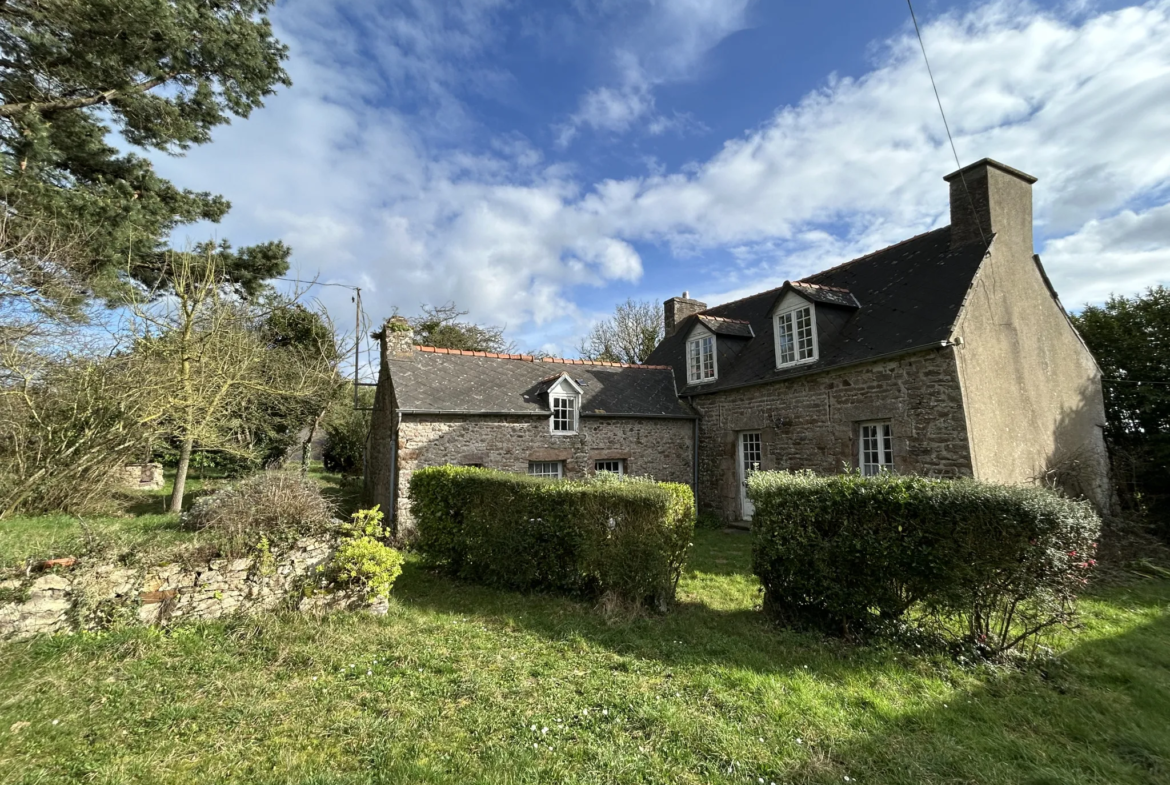 À VENDRE : Maison en pierres à Plouézec, proche de la mer 