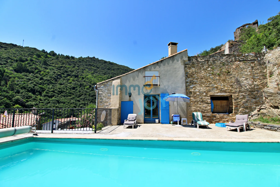 Belle maison en pierres sur village de Citou à Carcassonne 