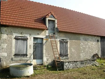 Longère à restaurer avec grange sur 5 000 m2 à 10 mn de Lignières 