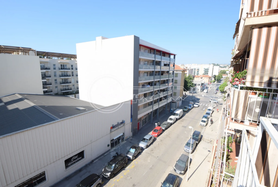 À vendre : Appartement 3 pièces 66 m² avec terrasse à Nice St Roch 