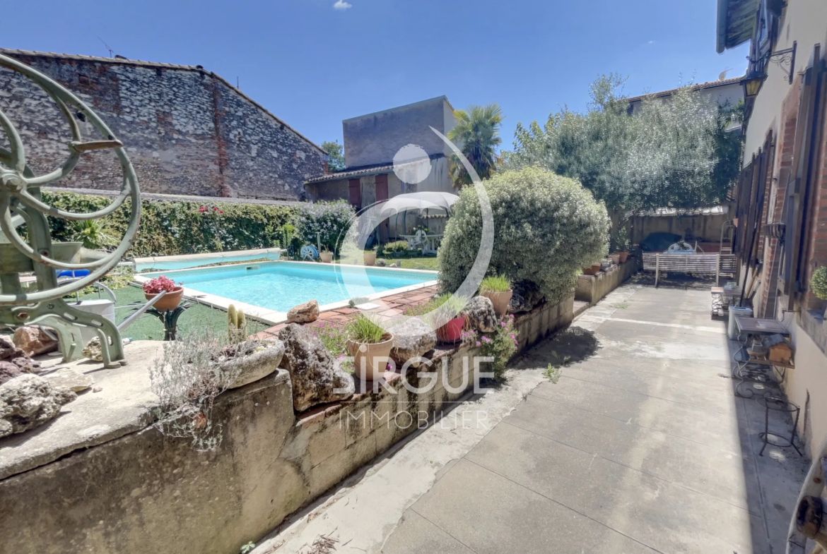 Maison T5 avec piscine à vendre en centre-ville d'Albi 