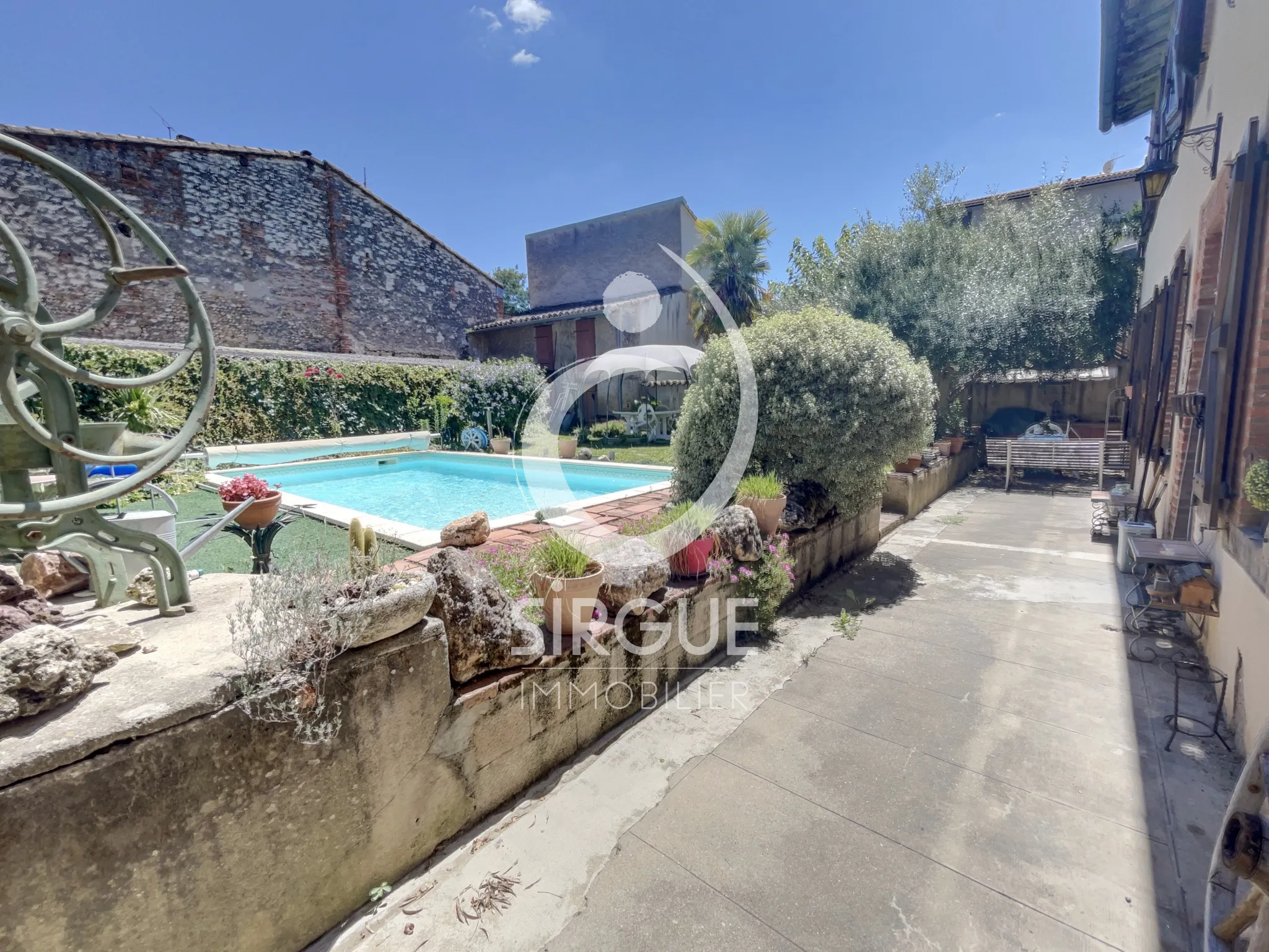 Maison T5 à vendre au cœur d'Albi avec piscine et garage 