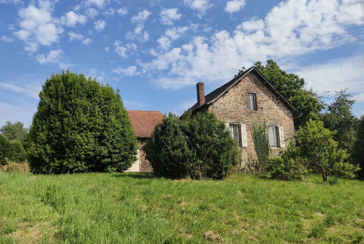 Maison en pierre à rénover à Vignols 