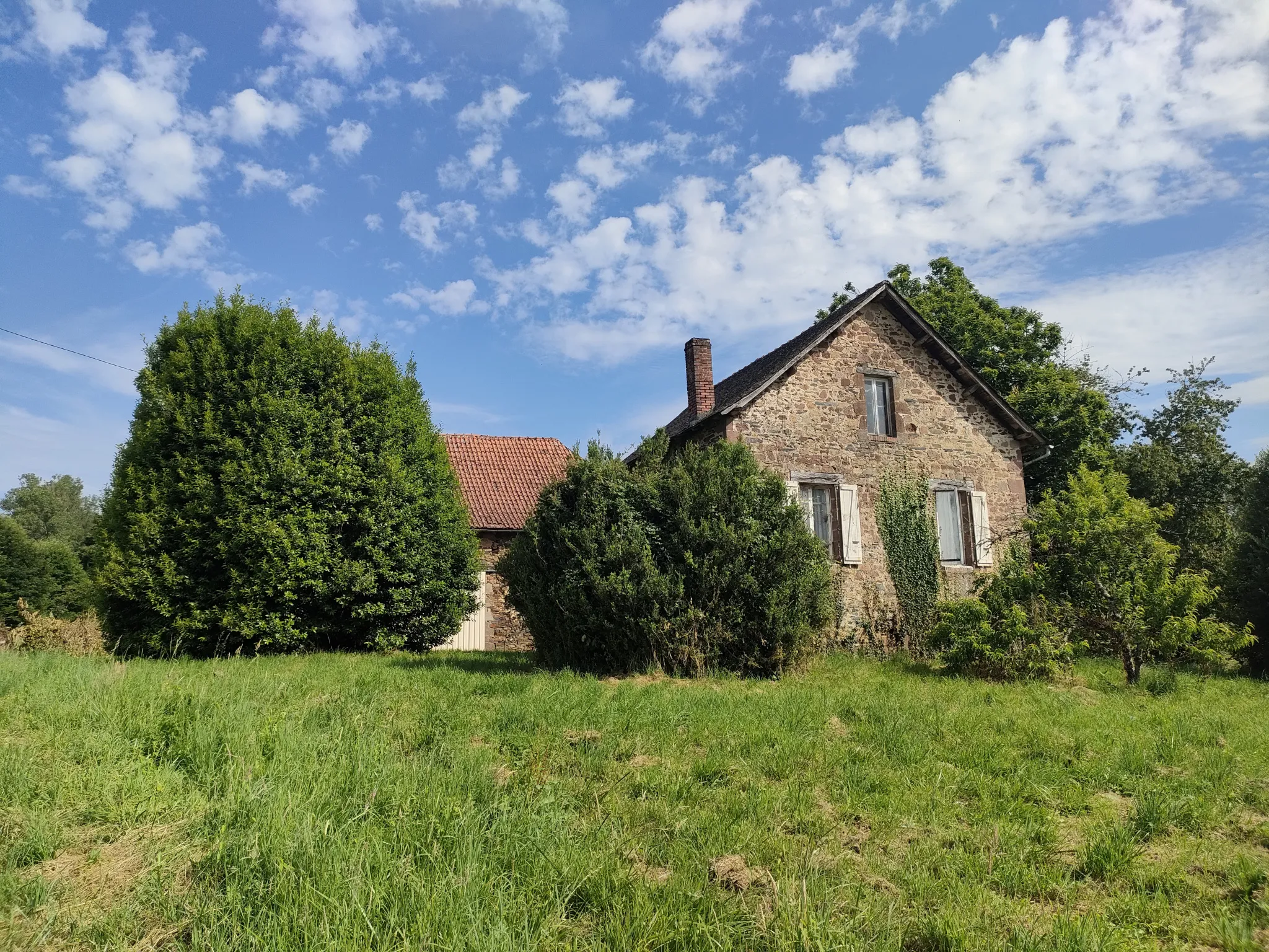 Maison en pierre à rénover à Vignols 