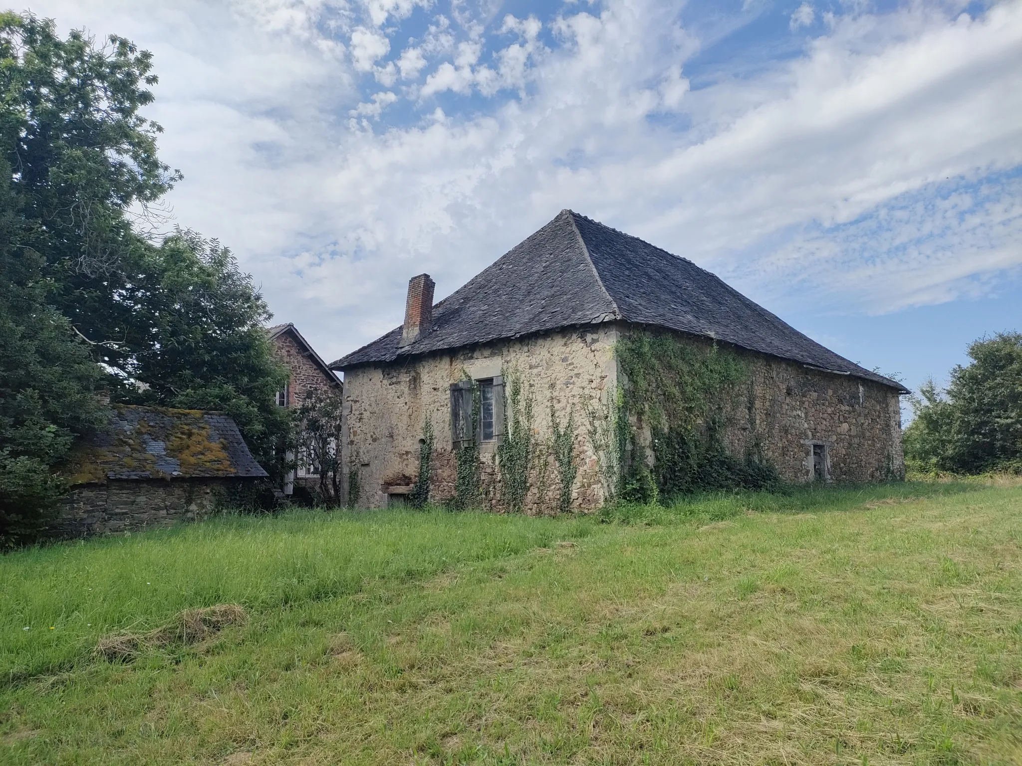 Maison en pierre à rénover à Vignols 