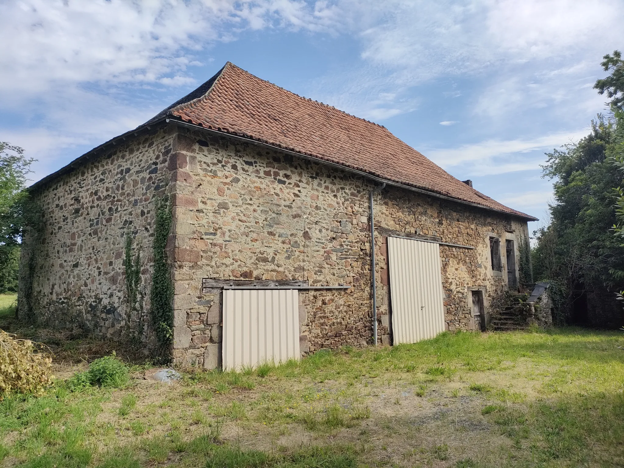 Maison en pierre à rénover à Vignols 