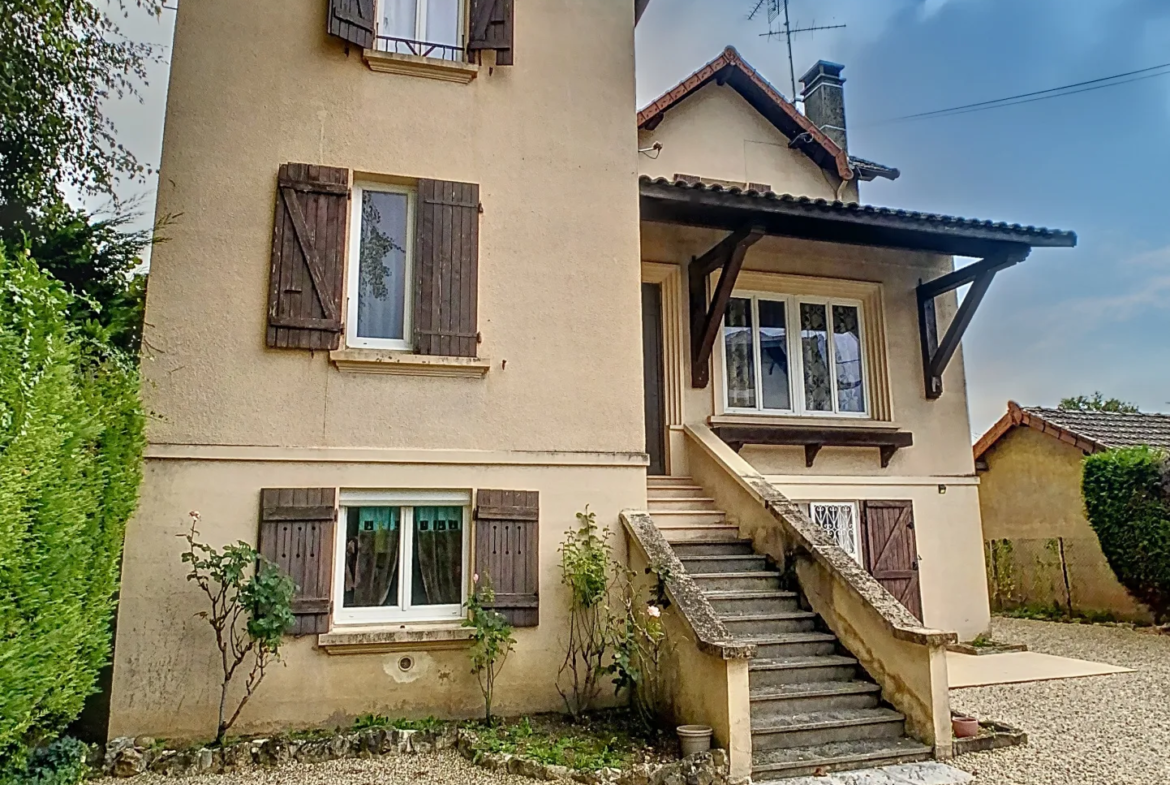 À vendre : Grande maison à Tournus, 4 chambres, 153 000 € 