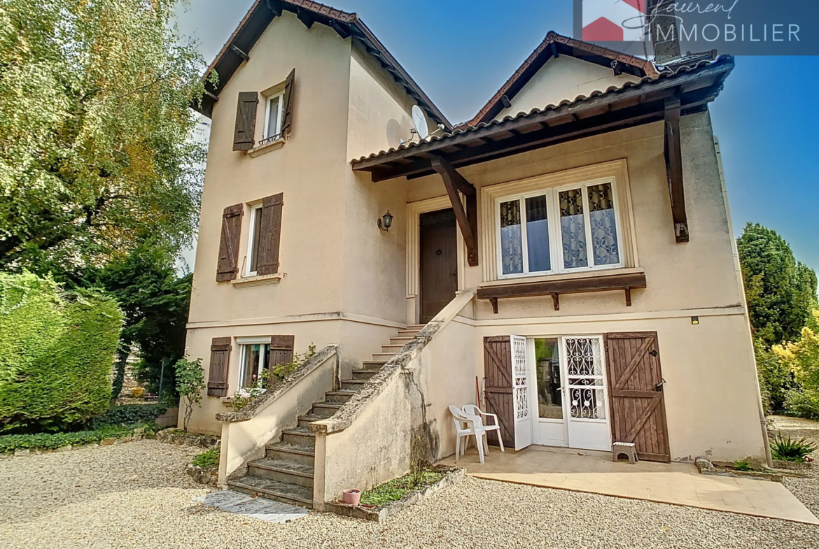 À vendre : Grande maison à Tournus, 4 chambres, 153 000 € 