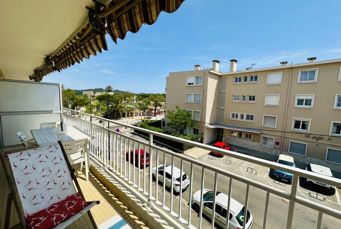 Appartement lumineux T3 avec balcon dans les Sablettes 