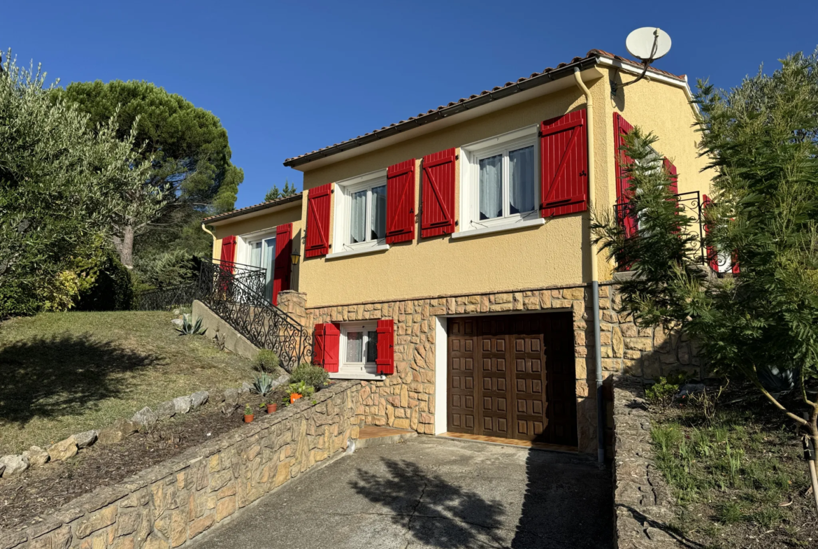 Maison avec piscine et garage à Quillan 