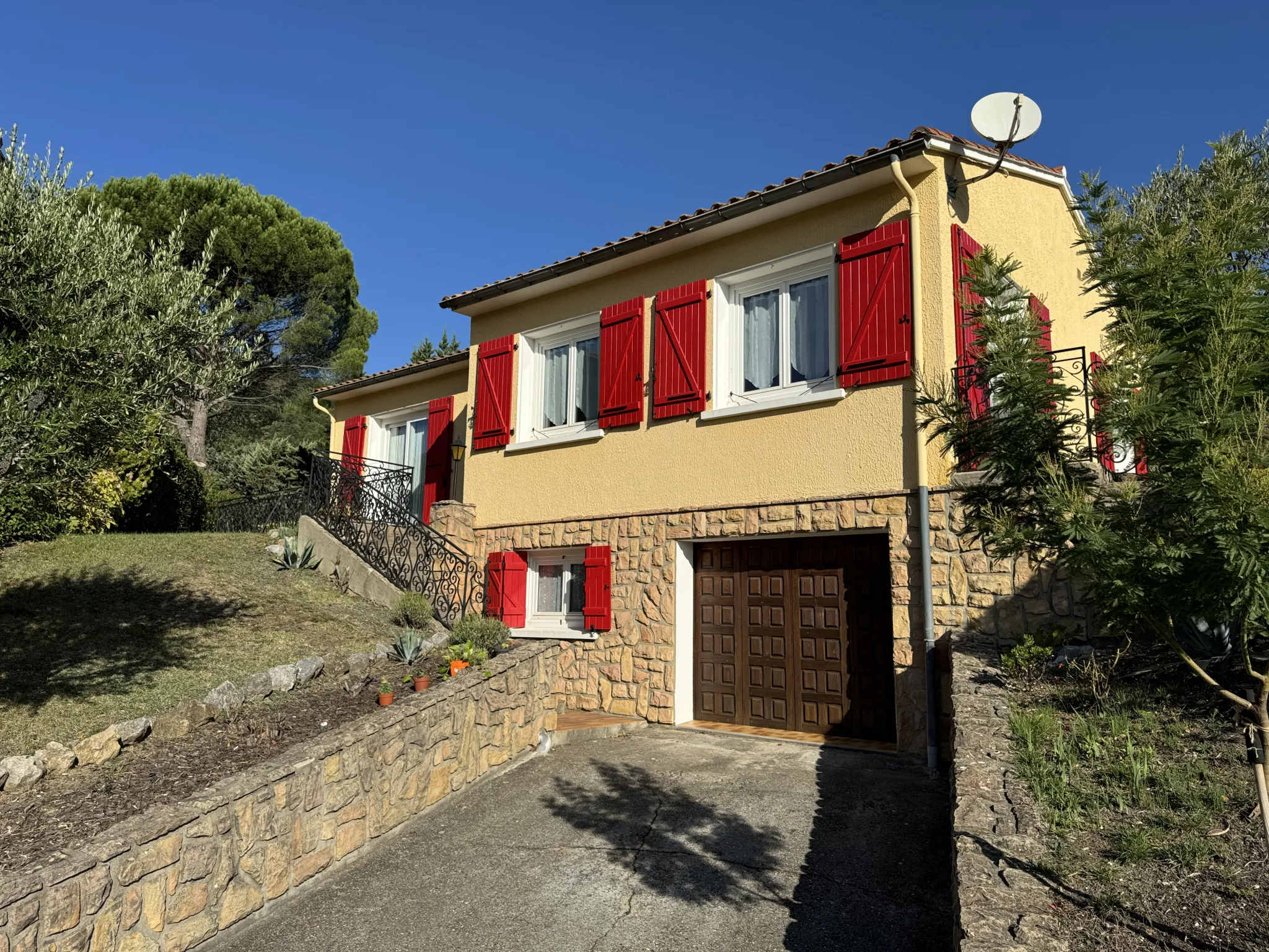 Maison avec piscine et garage à Quillan 