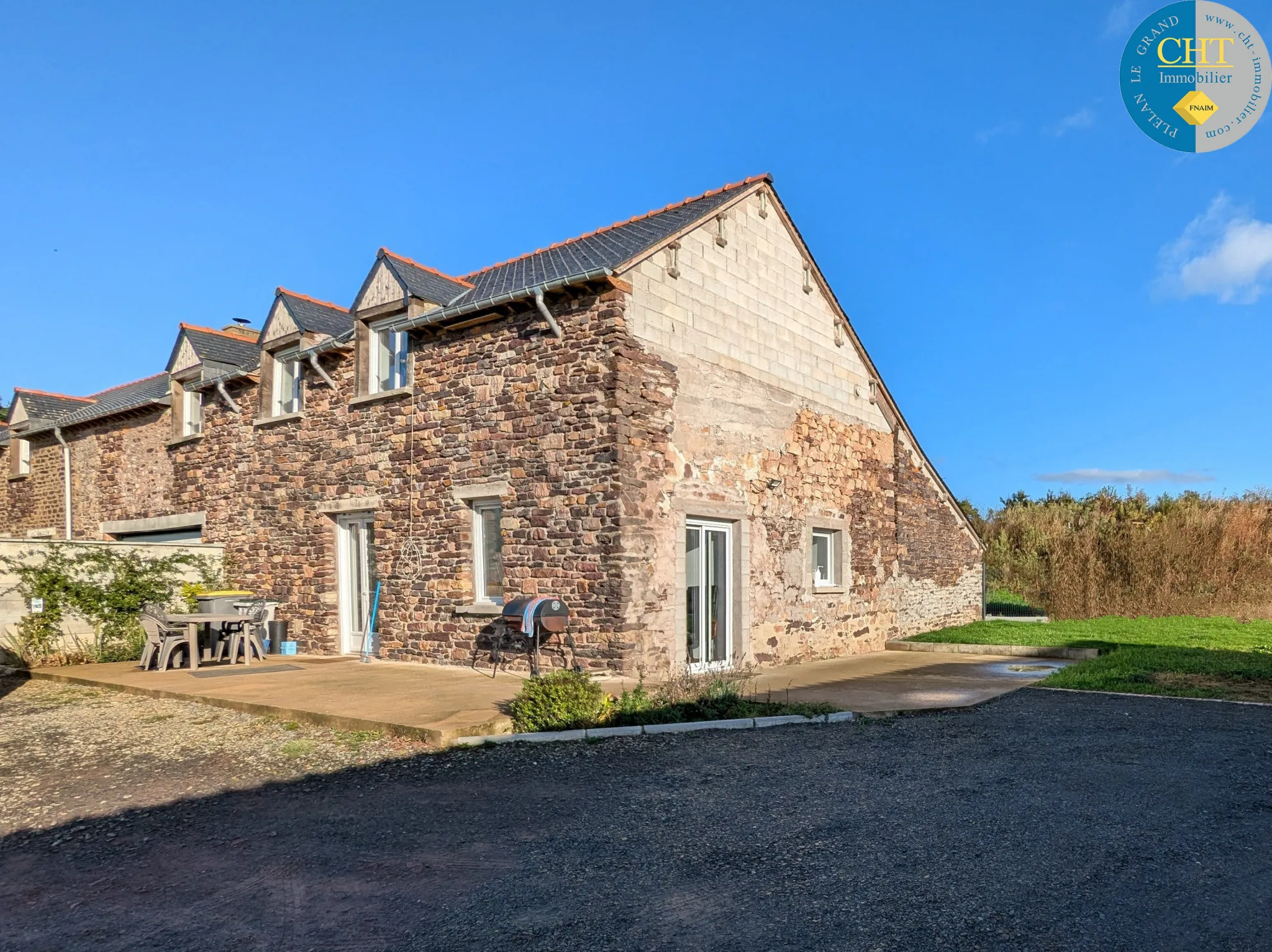 Longère rénovée avec 3 chambres à Treffendel 