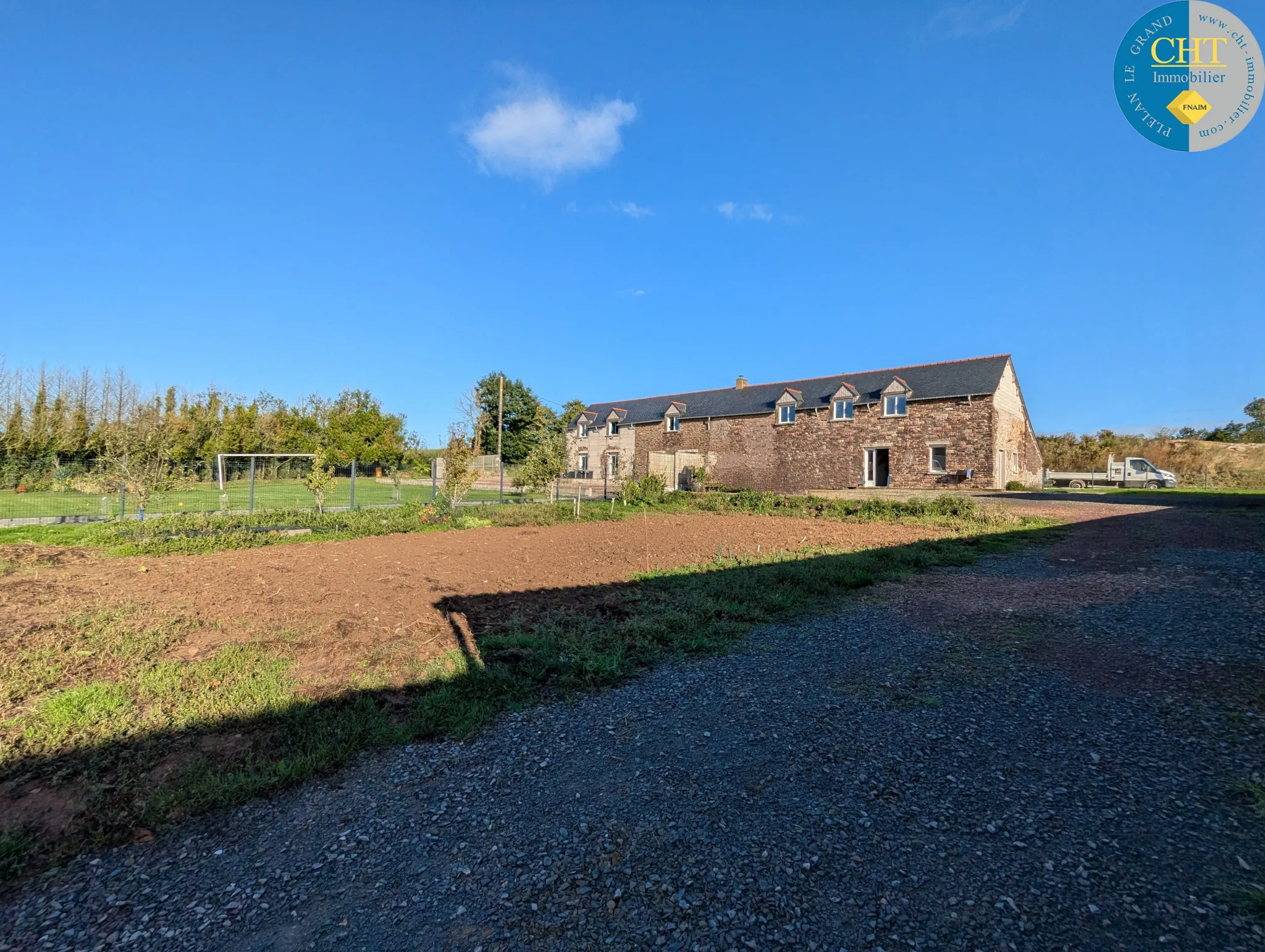 Longère rénovée avec 3 chambres à Treffendel 