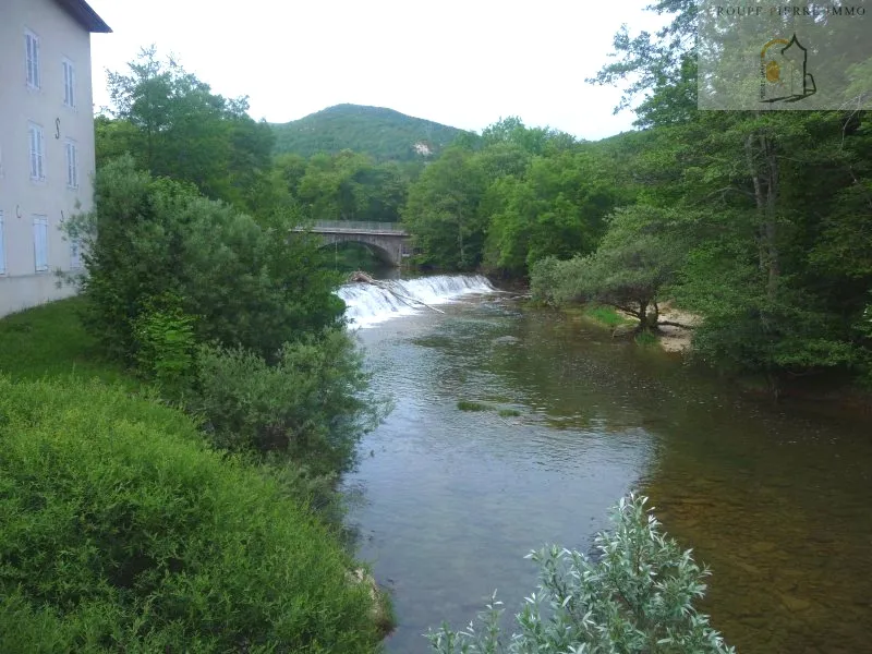 Ancien moulin de 1000 m² à vendre à Thoirette sur 26600 m² de terrain 