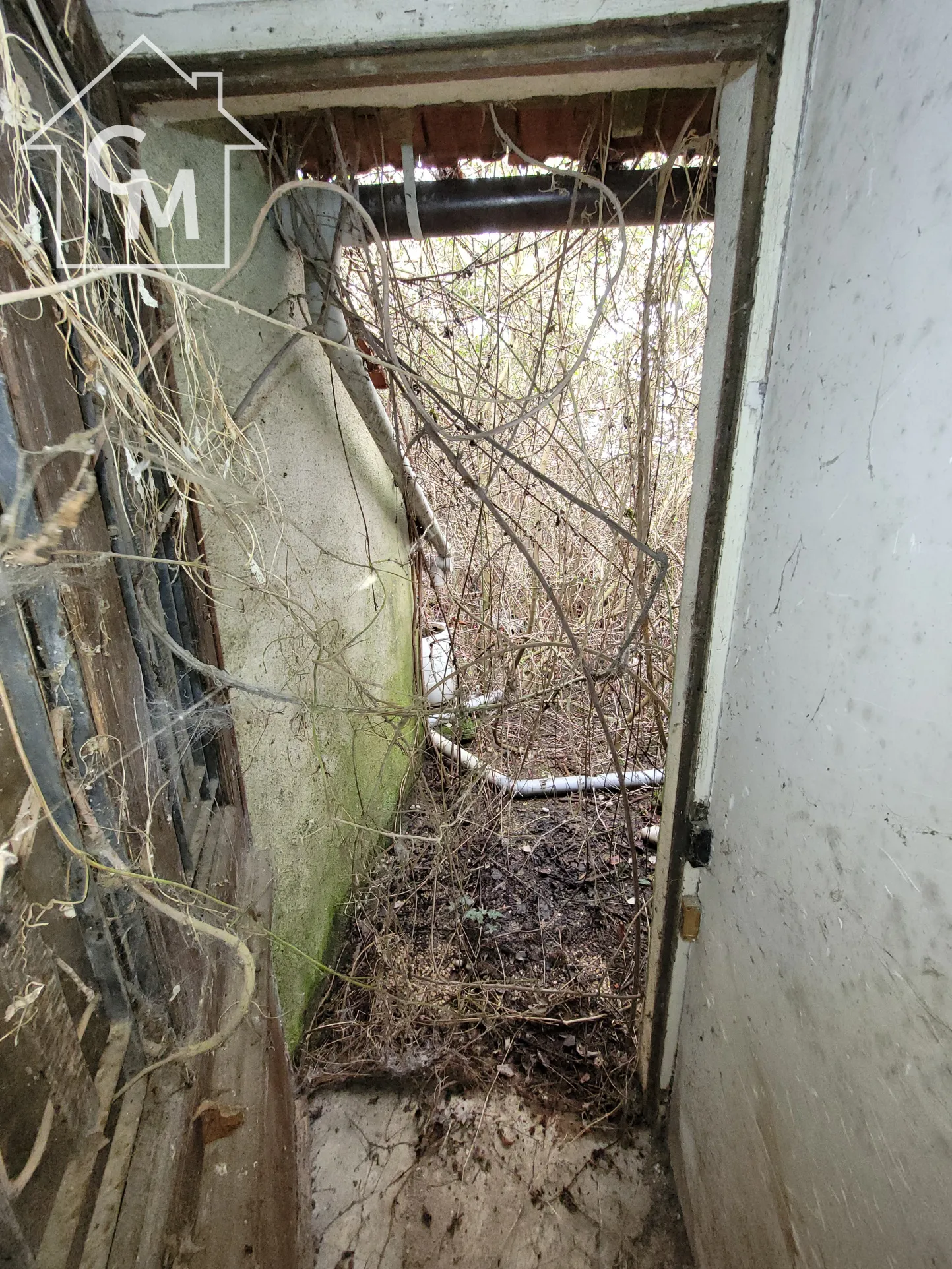 Maison de ville 3 pièces avec jardinet à Pougny - À rénover 