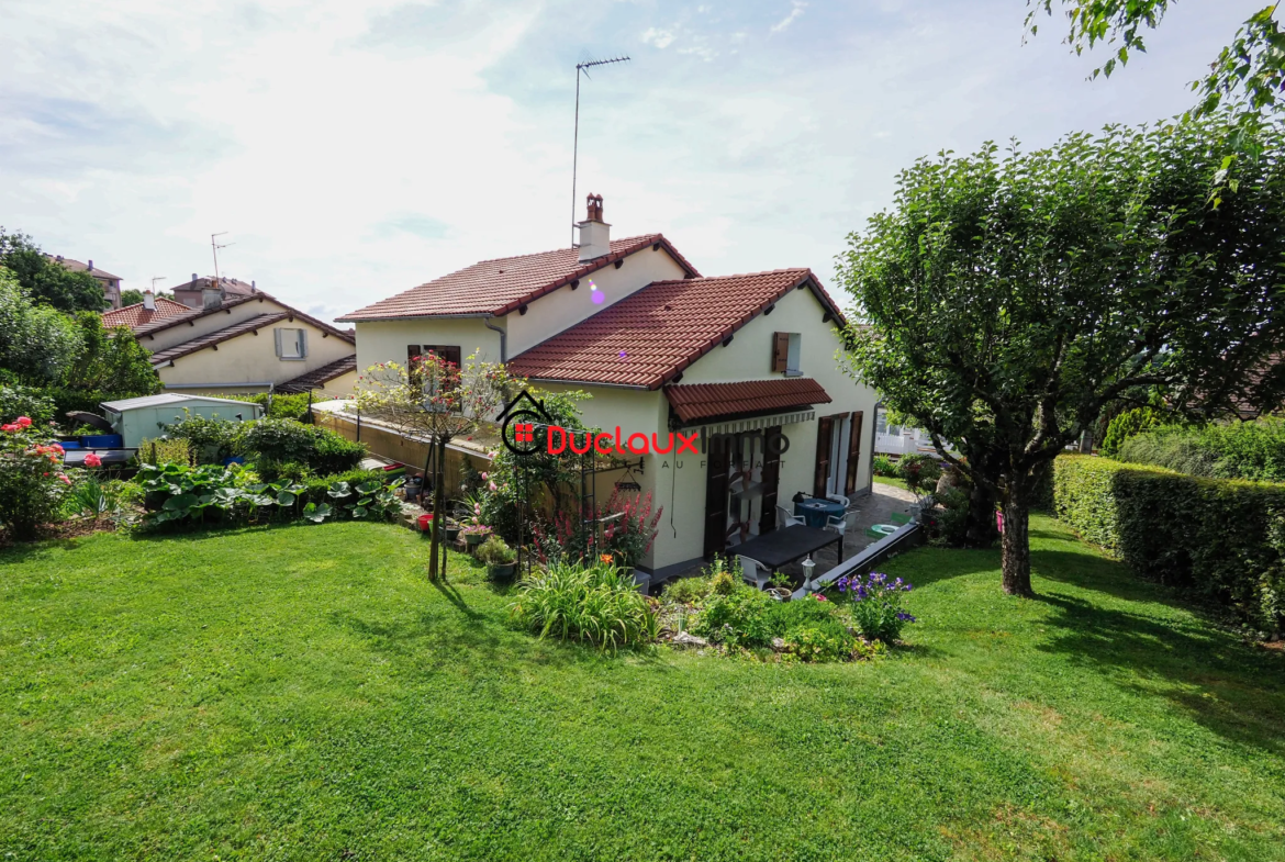 Maison Individuelle de 105 m² à Aurillac avec Jardin et Garage 