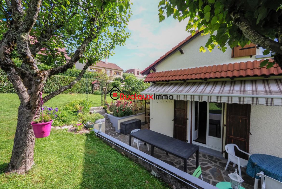 Maison Individuelle de 105 m² à Aurillac avec Jardin et Garage 