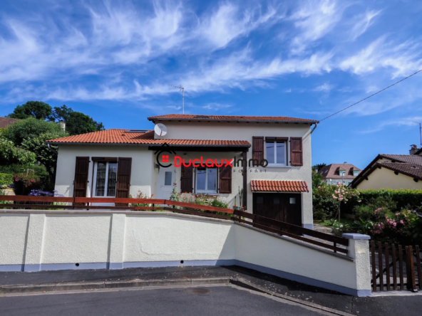 Maison Individuelle de 105 m² à Aurillac avec Jardin et Garage