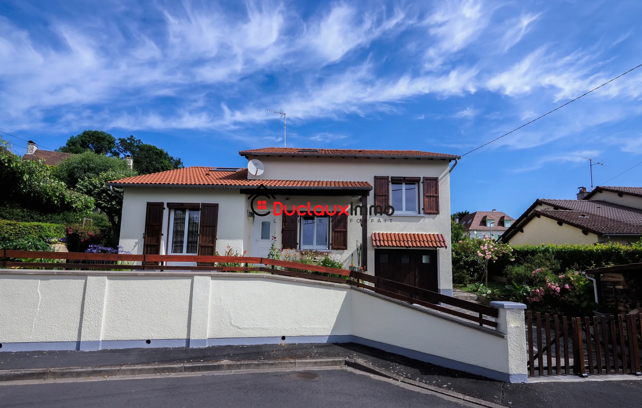 Maison Individuelle de 105 m² à Aurillac avec Jardin et Garage 