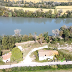 Propriété en Camargue avec Maison de 122m2, Hangar de 145m2 et Maisonnette de 55m2