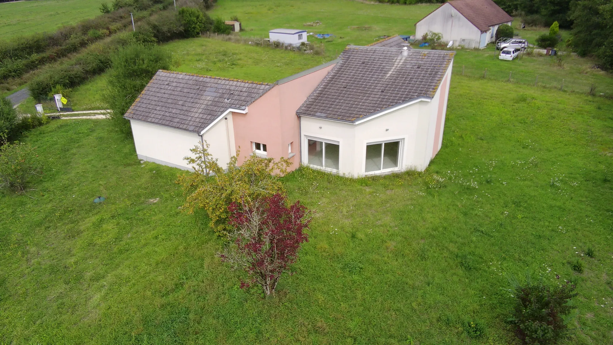 Maison plain-pied à vendre à Vierzon - 128.78 m² arboré 