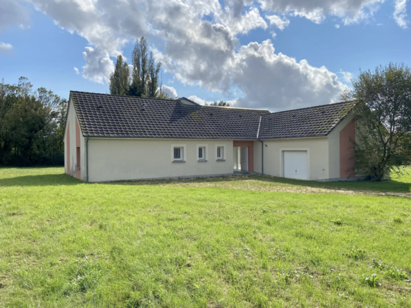 Maison plain-pied à vendre à Vierzon - 128.78 m² arboré