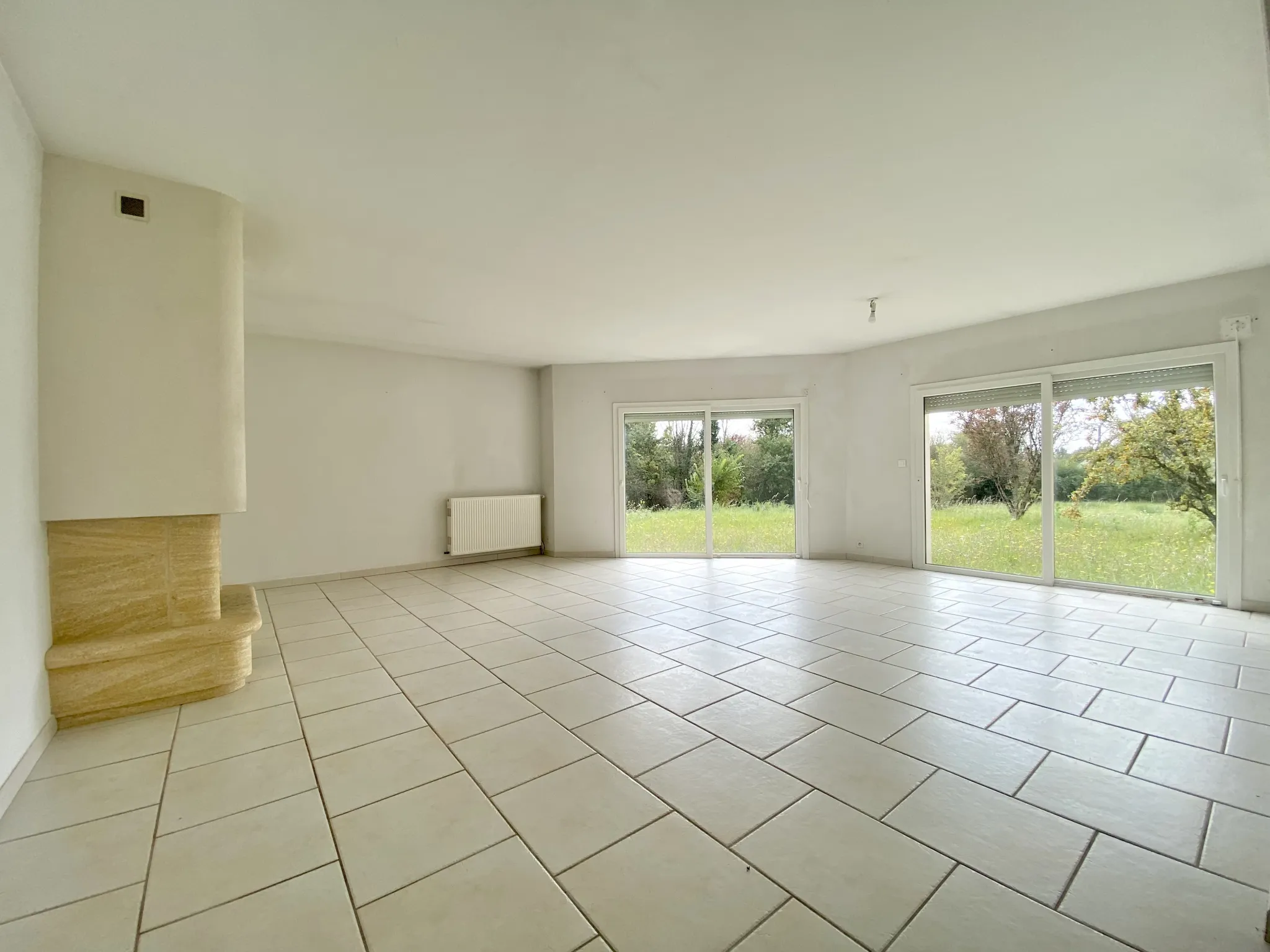 Maison plain-pied à vendre à Vierzon - 128.78 m² arboré 