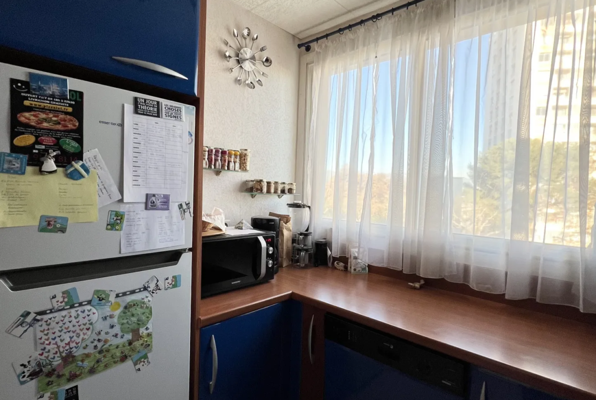 Appartement T3 lumineux de 67 m² avec balcon à vendre à Marseille 