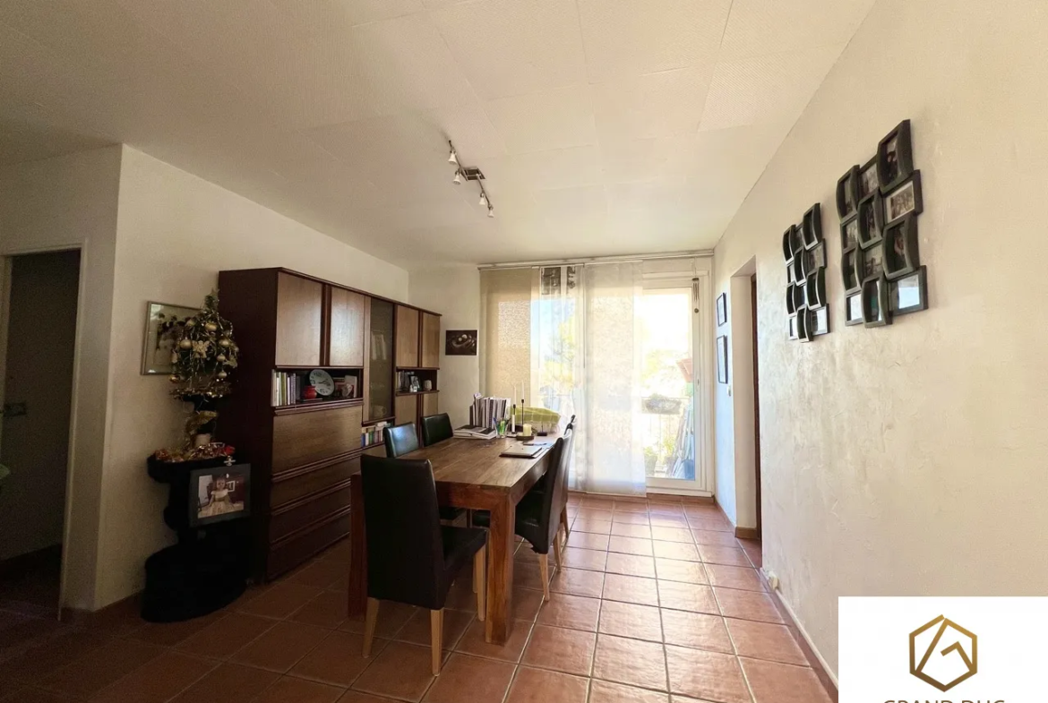 Appartement T3 lumineux de 67 m² avec balcon à vendre à Marseille 