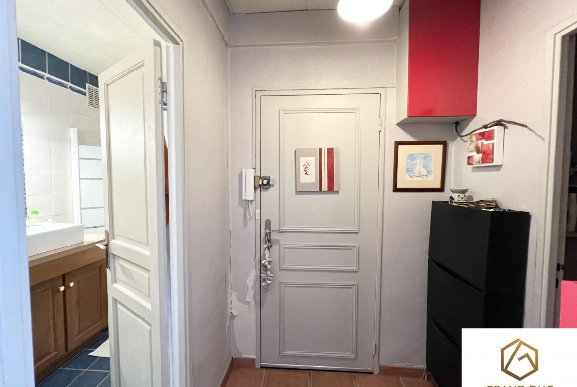 Appartement T3 lumineux de 67 m² avec balcon à vendre à Marseille 