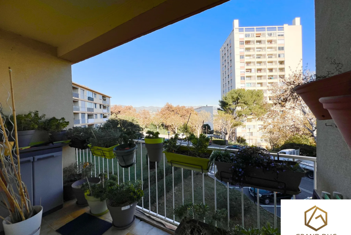 Appartement T3 lumineux de 67 m² avec balcon à vendre à Marseille 