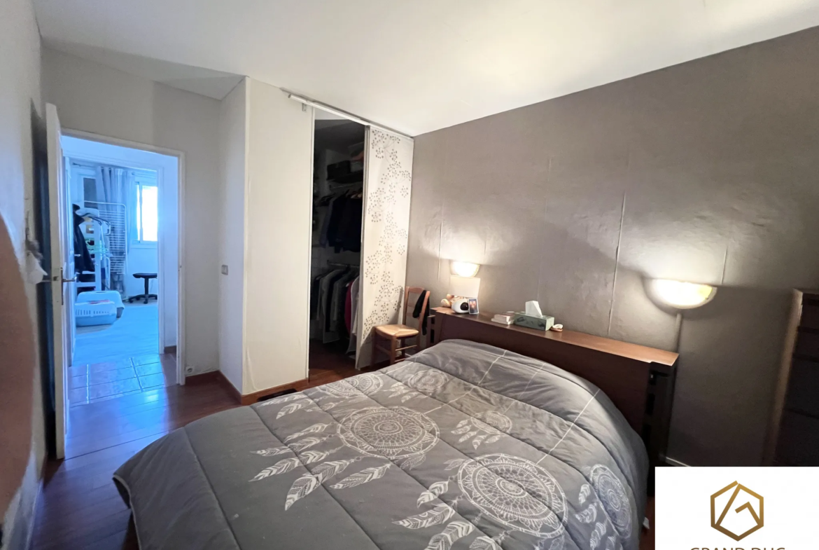 Appartement T3 lumineux de 67 m² avec balcon à vendre à Marseille 