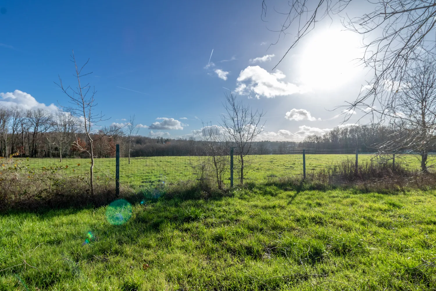 Terrain constructible de 1300 m2 à Fontcouverte avec vue dégagée 