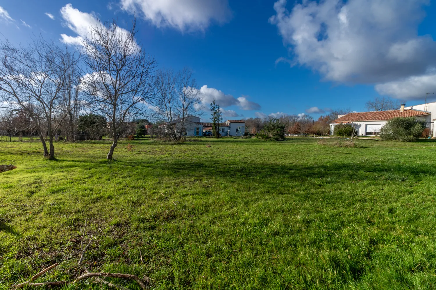 Terrain constructible de 1300 m2 à Fontcouverte avec vue dégagée 