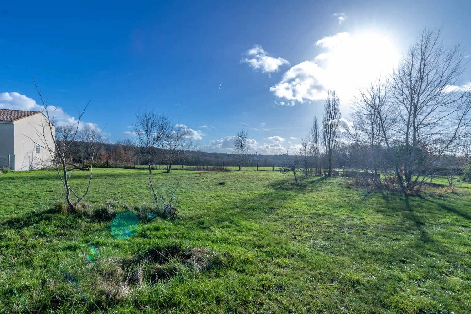 Terrain constructible de 1300 m2 à Fontcouverte avec vue dégagée 